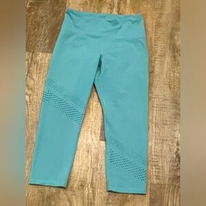 NWOT Old Navy Elevate Leggings